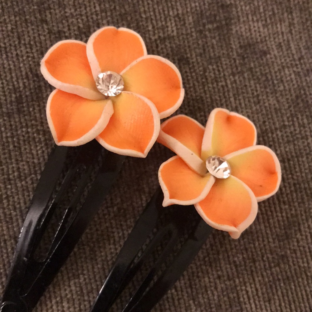 Pulmera Flower Hair Clips (2)